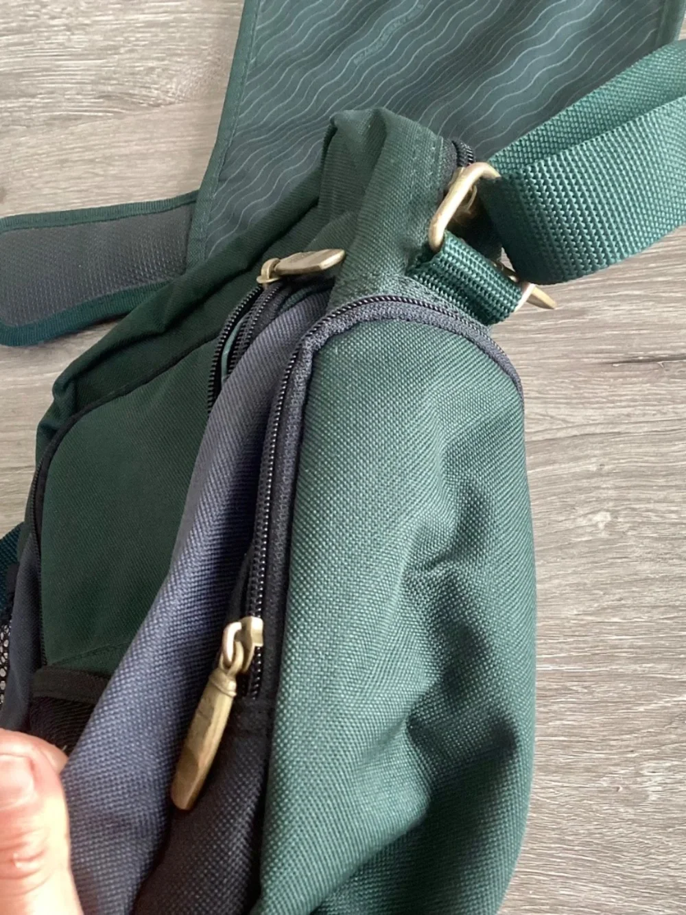 Ricardo Beverly Hills Men’s travel bag cross body carry on Green Buckle Pockets
